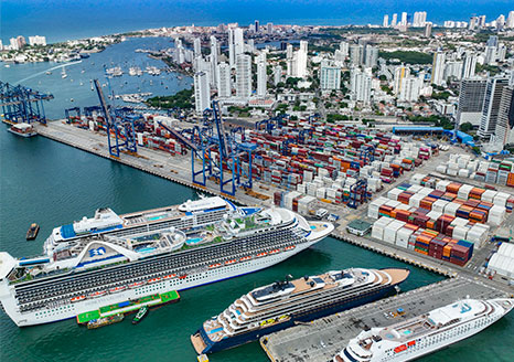 Cruceros y ciudad Cruceros llegando a la ciudad