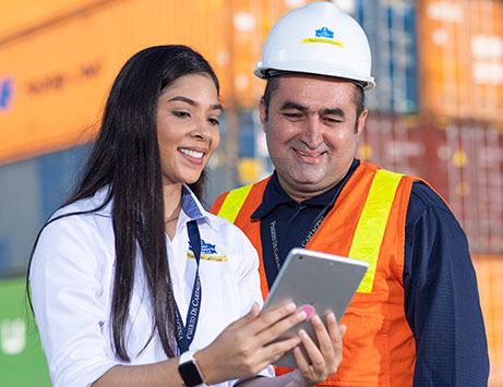 Estudiante en Práctica - GPC Tugs Personas observando una tablet
