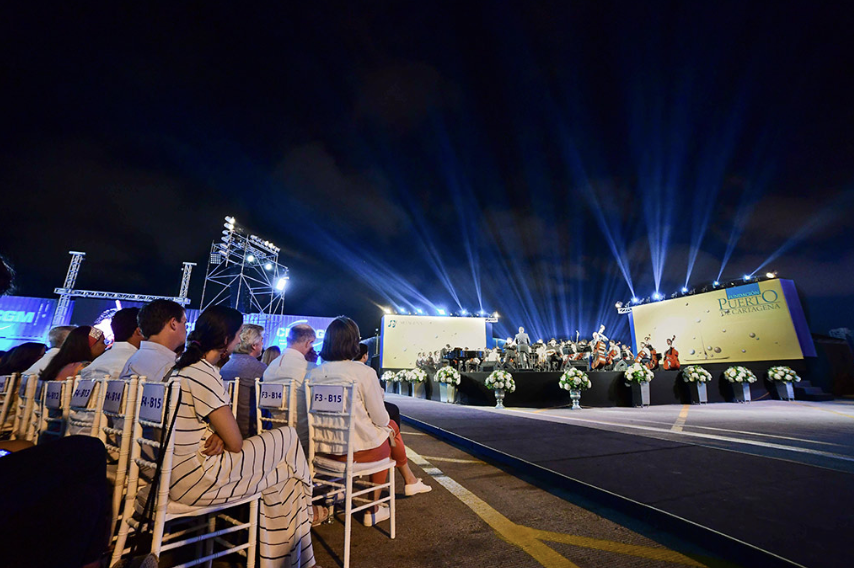 Un hermoso espectáculo se vivió en el concierto “Cánones para satélite y mar” del Cartagena Festival Internacional de Música en la Sociedad Portuaria. Los jóvenes de la Orquesta Sinfónica de Cartagena vivieron un nuevo sueño tras el apoyo constante de la Fundación Puerto de Cartagena
