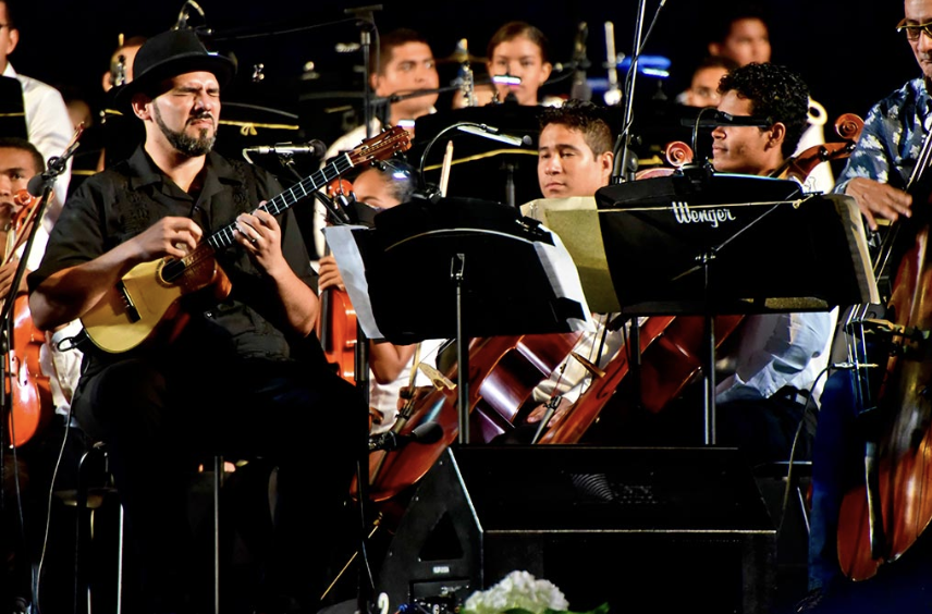 Un hermoso espectáculo se vivió en el concierto “Cánones para satélite y mar” del Cartagena Festival Internacional de Música en la Sociedad Portuaria. Los jóvenes de la Orquesta Sinfónica de Cartagena vivieron un nuevo sueño tras el apoyo constante de la Fundación Puerto de Cartagena