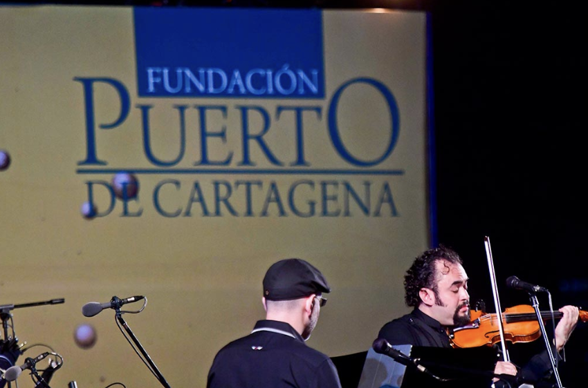 Un hermoso espectáculo se vivió en el concierto “Cánones para satélite y mar” del Cartagena Festival Internacional de Música en la Sociedad Portuaria. Los jóvenes de la Orquesta Sinfónica de Cartagena vivieron un nuevo sueño tras el apoyo constante de la Fundación Puerto de Cartagena